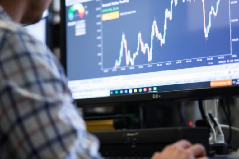 How Interest Rates Shape the Housing Market